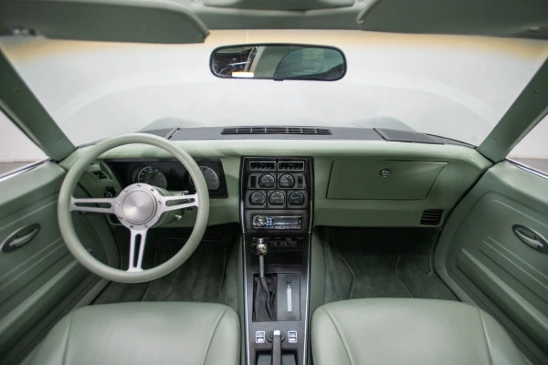  Grey Chevrolet Corvette Photo 3