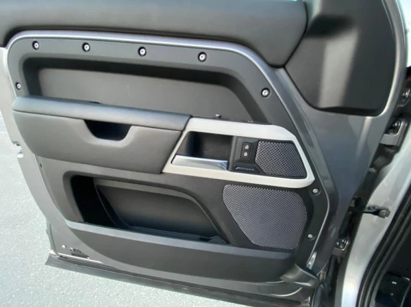  Grey Range Rover Defender Photo 2