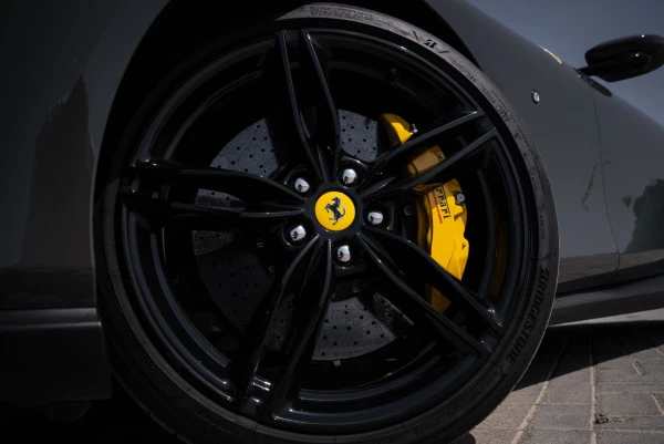  Grey Ferrari Roma Spider Photo 16