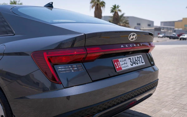  Gris Hyundai Accent Photo 7