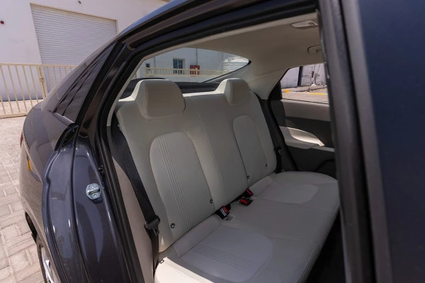  Grau Hyundai Accent Photo 3