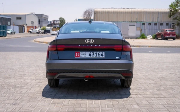  Grau Hyundai Accent Photo 13