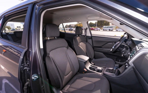  اللون الرمادي هيونداي كريتا Photo 11