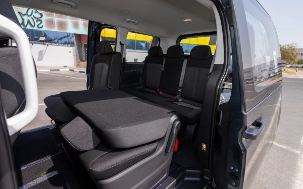  Grey Hyundai Staria Photo 9