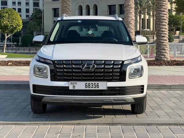  White Hyundai Venue Photo 5