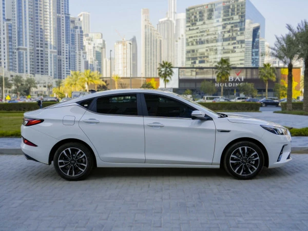  White JAC J7 Photo 4