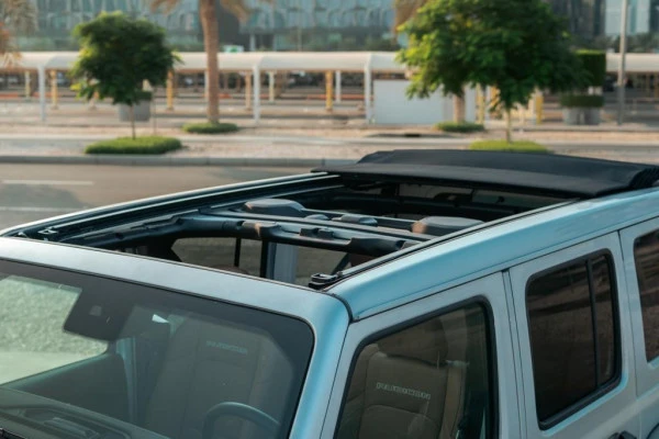  Silver Jeep Wrangler Rubicon Photo 3