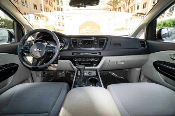  Grise KIA Carnival Photo 3