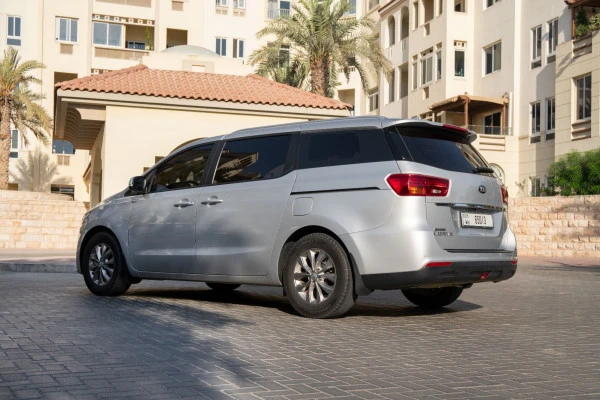  Grise KIA Carnival Photo 4