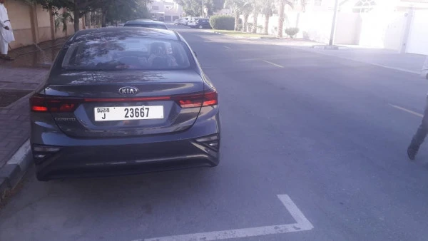  اللون الرمادي كيا سيراتو Photo 4