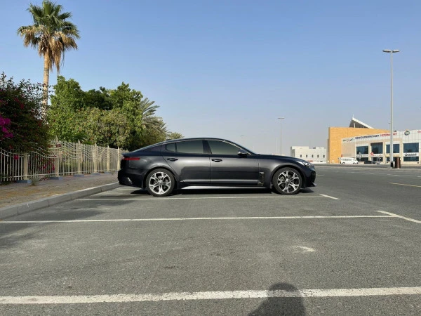  Grey KIA Stinger Photo 2