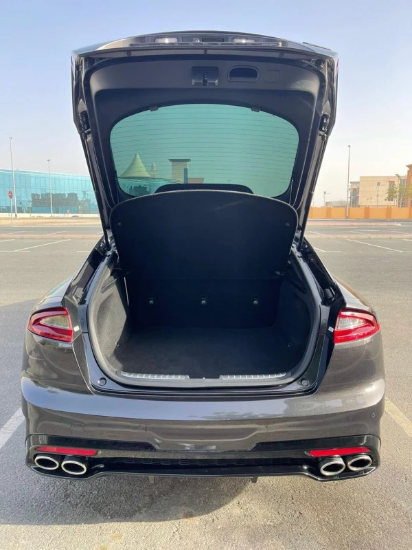  Grey KIA Stinger Photo 6