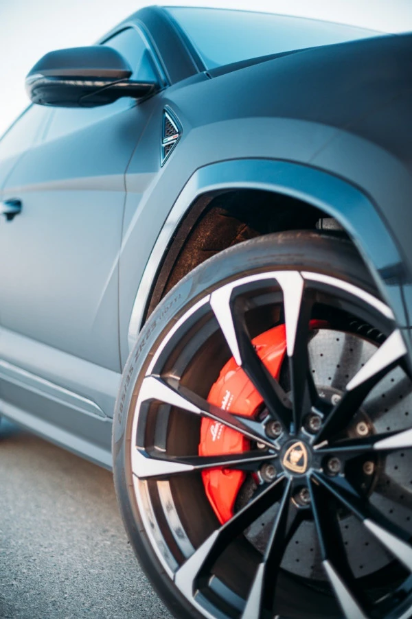  أسود لامبورغيني أوروس Photo 3