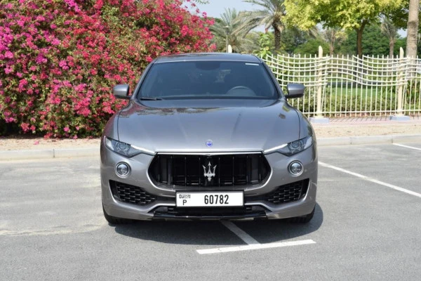  Grey Maserati Levante Photo 2