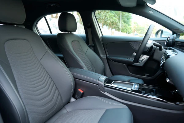  Grey Mercedes A180 Photo 14