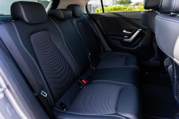  Серый Mercedes A180 Photo 10