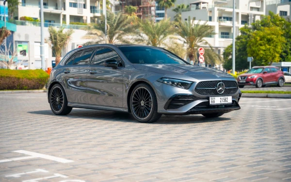  Grau Mercedes A200 Photo 2