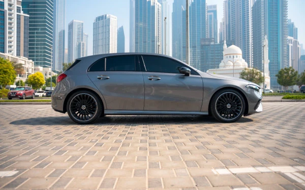  Grau Mercedes A200 Photo 3