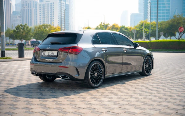  Grau Mercedes A200 Photo 4