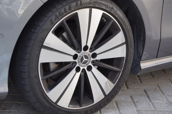  Grey Mercedes CLA Photo 3