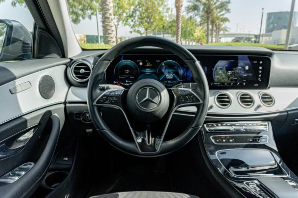  Grey Mercedes E200 Photo 5