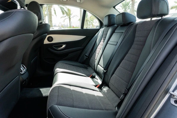  Grey Mercedes E200 Photo 7