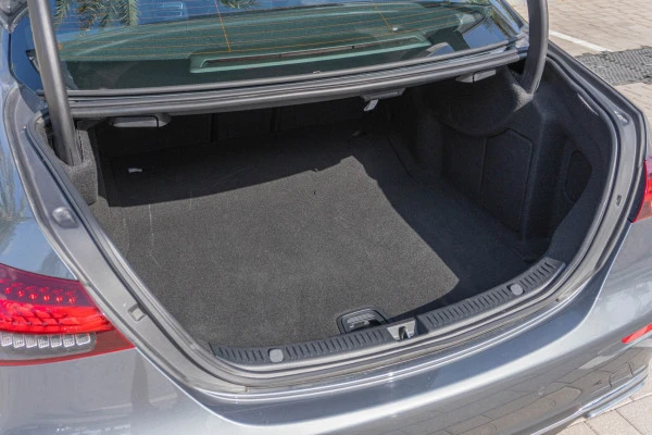  Grey Mercedes E200 Photo 9