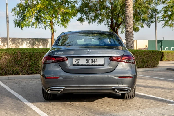  Grey Mercedes E200 Photo 4