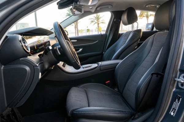  Grey Mercedes E200 Photo 7