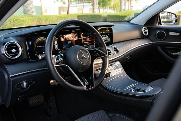  Grey Mercedes E200 Photo 8