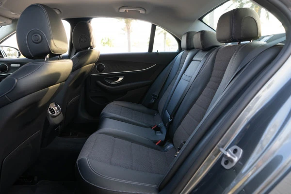  Grey Mercedes E200 Photo 9