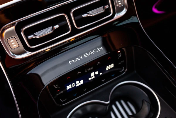  Grey Mercedes S680 Maybach Photo 3