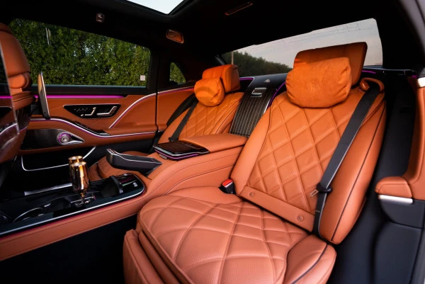  Grey Mercedes S680 Maybach Photo 4