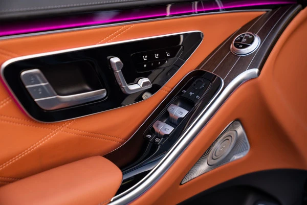  Grey Mercedes S680 Maybach Photo 13