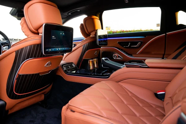  Grey Mercedes S680 Maybach Photo 18