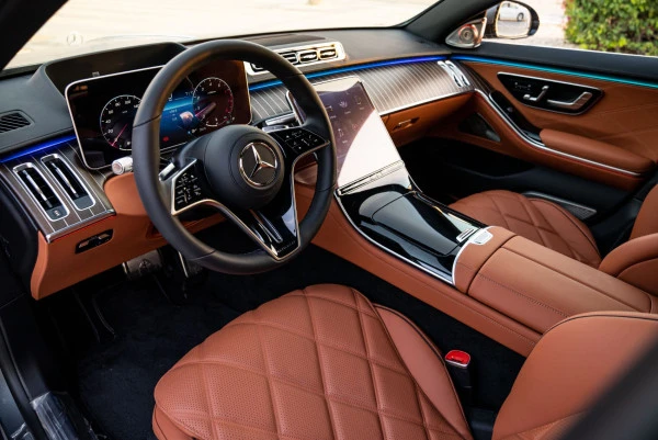  Grey Mercedes S680 Maybach Photo 20