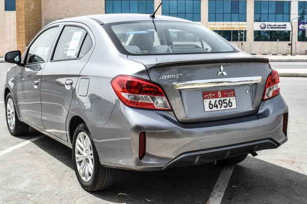  Grise Mitsubishi Attrage Photo 2