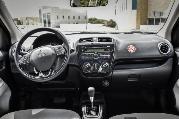  Grise Mitsubishi Attrage Photo 3