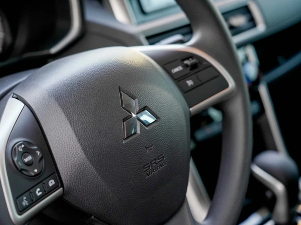  Grey Mitsubishi Xpander Photo 3