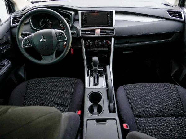  Grey Mitsubishi Xpander Photo 7