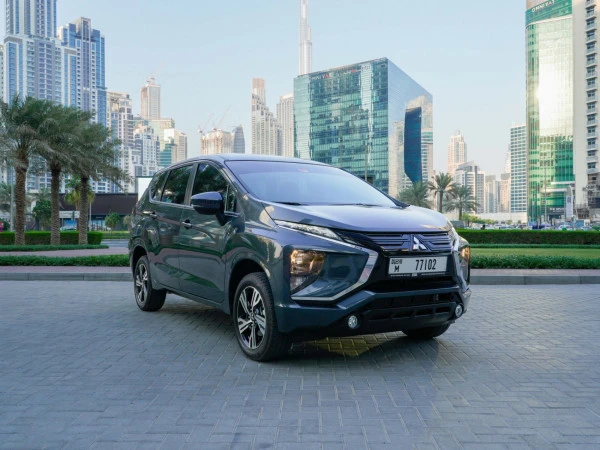  Grey Mitsubishi Xpander Photo 9