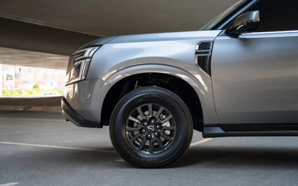  اللون الرمادي نيسان باترول Platinum V6 Photo 5