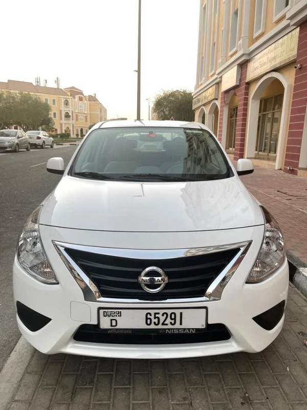  Grey Nissan Sunny Photo 2