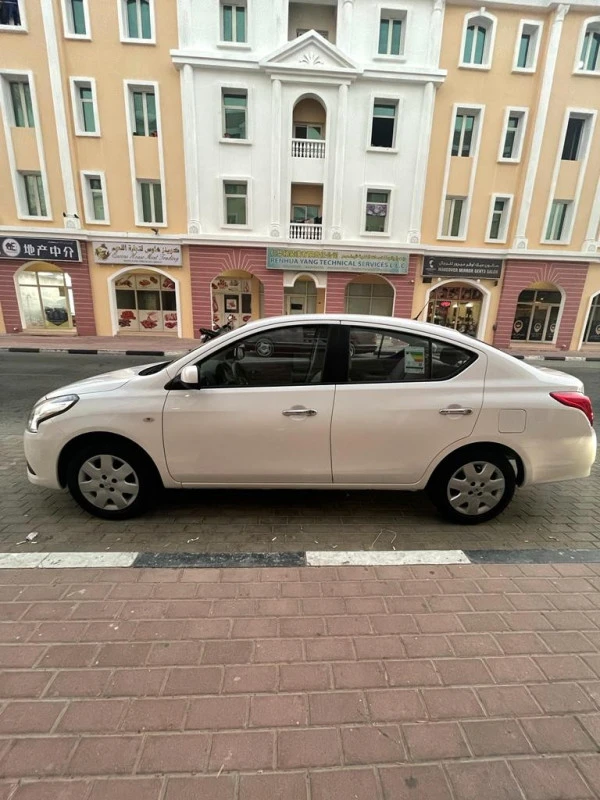  Grey Nissan Sunny Photo 4