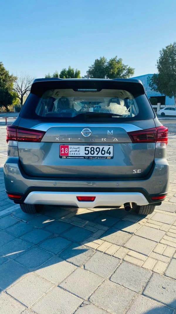  Grey Nissan Xterra Photo 2