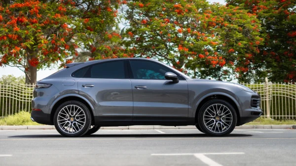  Grigio Porsche Cayenne cupe Photo 2