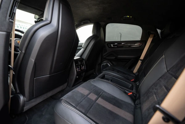  Grau Porsche Cayenne GTS Photo 4