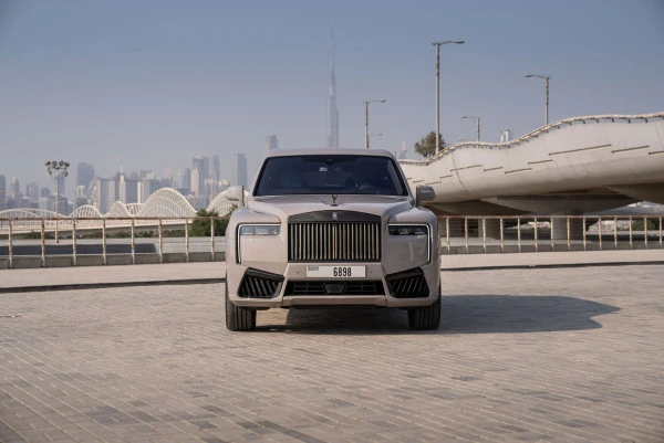  Grey Rolls Royce Cullinan Photo 3