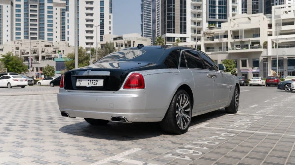  Gris Rolls Royce Ghost Photo 2