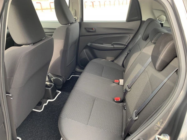  Grey Suzuki Swift Photo 2